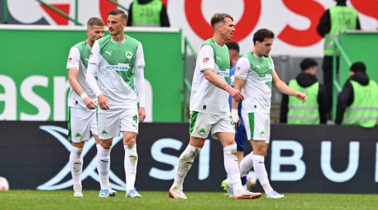 19 04 2026 Soccer Season 2025 2026 2 Soccer Bundesliga 30 Matchday SpVgg Greuther Fürth Kleeblatt SV Darmstadt 98 Lilien Sportfoto Zink xwoxzix DFL regulations prohibit any use of photographs as image sequences and or quasi video only for editorial use Jan Elvedi 15, SpVgg Greuther Fürth Philipp Ziereis 4, SpVgg Greuther Fürth Felix Klaus 30, SpVgg Greuther Fürth Reno Münz Muenz 5, SpVgg Greuther Fürth disappointed disappointment