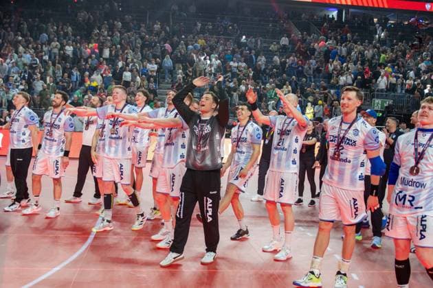 TBV Lemgo Lippe, 3rd place, celebration with the fans, TBV Lemgo Lippe SC Magdeburg, DHB Pokal Maenner, Men, Matchday 6, Match for 3rd place, Daikin HBL, Lidl Final 4, 19 04 2026 Cologne NRW Germany Copyright: xkolbert-press MartinxWdziecznyx