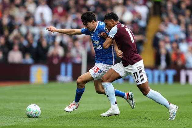 Birmingham, England, 19th April 2026. Luke O Nien of Sunderland holds off Ollie Watkins of Aston Villa during the Aston Villa vs Sunderland Premier League match at Villa Park, Birmingham. Picture credit should read: Gareth Evans Sportimage EDITORIAL USE ONLY. No use with unauthorised audio, video, data, fixture lists, club league logos or live services. Online in-match use limited to 120 images, no video emulation. No use in betting, games or single club league player publications. SPI_031_GE_Aston_Villa_vs_Sunderland SPI-4703-0031