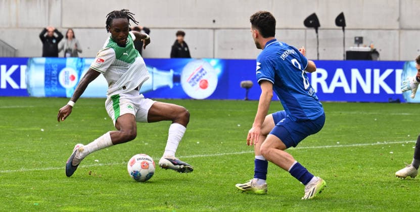19 04 2026 Soccer Season 2025 2026 2 Soccer Bundesliga 30 Matchday SpVgg Greuther Fürth Kleeblatt SV Darmstadt 98 Lilien Sportfoto Zink xwoxzix DFL regulations prohibit any use of photographs as image sequences and or quasi video only for editorial use Noel Futkeu 9, SpVgg Greuther Fürth erzielt Treffer Tor Torschuß zum 2 2 gegen Sergio Lopez 2, SV Darmstadt 98 D98 SV98
