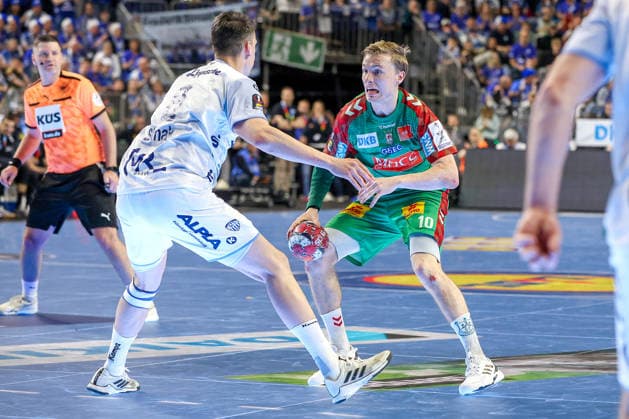 19 04 2026, xsscx, Handball, DHB Pokal Lidl Final4, Match for 3rd place, TBV Lemgo Lippe SC Magdeburg, Season 2025 2026 Men, Lanxess Arena, Cologne Frederik Simak TBV Lemgo Lippe 08 in duel against Gisli Kristjansson SC Magdeburg 10 Photo xSandraxScherningxPressefotoKochx Nordrhein Westfalen Germany