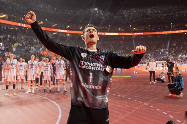 19 04 2026, xgox, Handball DHB Pokal match 3rd place SC Magdeburg TBV Lemgo Lippe emspor, f l Constantin Moestl Möstl, Lemgo, 1 Cheering about the victory, cheering after the end of the match Cologne