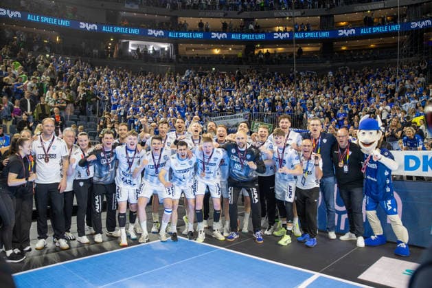 19 04 2026, xgox, Handball DHB Pokal match 3rd place SC Magdeburg TBV Lemgo Lippe emspor, f l Constantin Moestl Möstl, Lemgo, 1 Cheering about the victory, cheering after the end of the match Cologne
