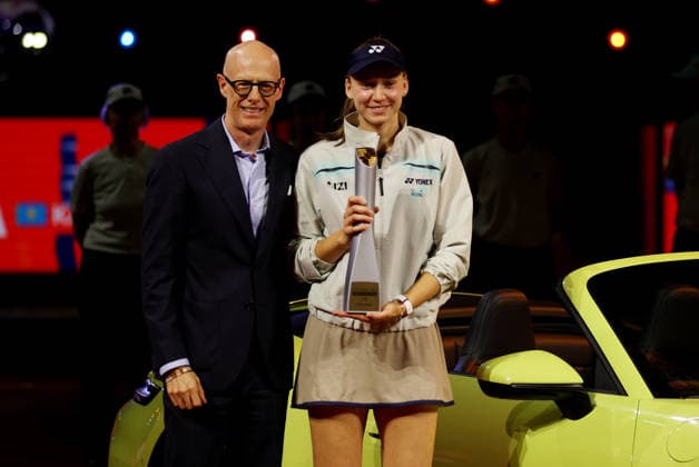 19 04 2026, Germany, Stuttgart, Porsche Tennis Grand Prix 2026, Final, f l Dr Michael Leiters Porsche Executive Board , winner Elena Rybakina KAZ