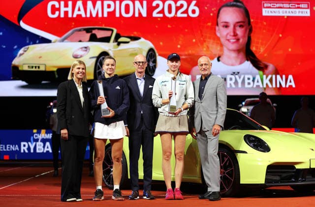 19 04 2026, Germany, Stuttgart, Porsche Tennis Grand Prix 2026, Final, from l Anke Huber Tournament Director , Karolina Muchova CZE , Dr Michael Leiters Porsche Executive Board , Winner Elena Rybakina KAZ , Tournament Director Markus Günthardt