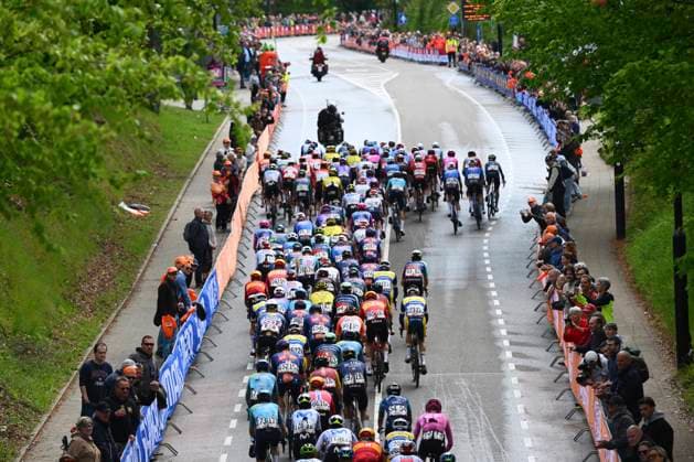 Amstel Gold Race 2026 Cycling Race VALKENBURG, THE NETHERLANDS - APRIL 19 : illustration picture peloton during the 60th edition of Amstel Gold Race an UCI World Tour 1.UWT one day cycling road race for Men Elite of 220 km with start in Maastricht and finish in Valkenburg on April 19, 2026 in Valkenburg, The Netherlands, 19 04 2026 ( Motordriver Kenny Verfaillie - Valkenburg The Netherlands  Copyright: xVincentxKalutx