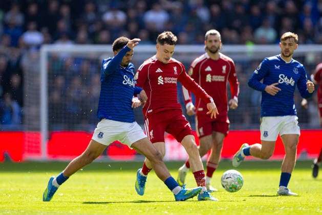 Football - FA Premier League - Everton FC v Liverpool FC LIVERPOOL, ENGLAND - Sunday, April 19, 2026: Liverpool s Florian Wirtz is challenged by Everton s Iliman Ndiaye (L) during the FA Premier League match between Everton FC and Liverpool FC, the 248th Merseyside Derby, at Bramley-Moore Dock. (Photo by David Rawcliffe Propaganda) LIVERPOOL Bramley-Moore Dock MERSEYSIDE ENGLAND  Copyright: xDavidxRawcliffex P2026-04-19-Everton_Liverpool-73