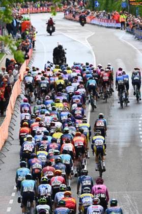 Amstel Gold Race 2026 Cycling Race VALKENBURG, THE NETHERLANDS - APRIL 19 : illustration picture peloton during the 60th edition of Amstel Gold Race an UCI World Tour 1.UWT one day cycling road race for Men Elite of 220 km with start in Maastricht and finish in Valkenburg on April 19, 2026 in Valkenburg, The Netherlands, 19 04 2026 ( Motordriver Kenny Verfaillie - Valkenburg The Netherlands  Copyright: xVincentxKalutx