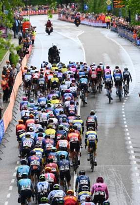 Amstel Gold Race 2026 Cycling Race VALKENBURG, THE NETHERLANDS - APRIL 19 : illustration picture peloton during the 60th edition of Amstel Gold Race an UCI World Tour 1.UWT one day cycling road race for Men Elite of 220 km with start in Maastricht and finish in Valkenburg on April 19, 2026 in Valkenburg, The Netherlands, 19 04 2026 ( Motordriver Kenny Verfaillie - Valkenburg The Netherlands  Copyright: xVincentxKalutx