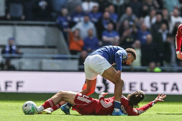 Premier League: Everton v Liverpool Iliman Ndiaye of Everton stands over Dominik Szoboszlai of Liverpool after they collide in a challenge during the Premier League match Everton vs Liverpool at Hill Dickinson Stadium, Liverpool, United Kingdom on 19 April 2026 (Photo by Alfie Cosgrove News Images) Liverpool Hill Dickinson Stadium Merseyside United Kingdom Copyright: xAlfiexCosgrove NewsxImagesx