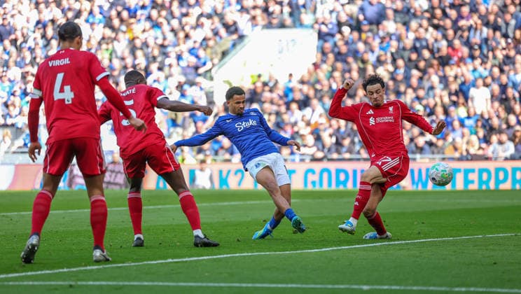 Everton v Liverpool, Premier League Everton goal is ruled off side by VAR by Everton midfielder Iliman Ndiaye (10) during the Premier League match between Everton and Liverpool at Hill Dickinson Stadium, Liverpool, UK on 19 April 2026. Editorial use only DataCo restrictions apply See www.football-dataco.com , Copyright: xSimonxDaviesx PSI-24105-0008