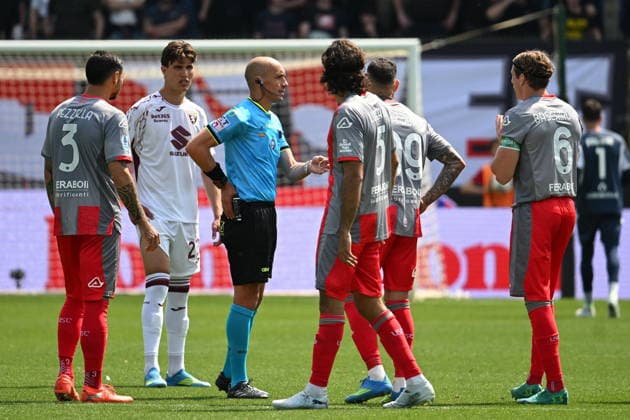 April 19, 2026, Cremona, Italy: Referee Michael Fabbri (C) during the Italian Serie A soccer match between Cremonese vs Torino FC at the Giovanni Zini stadium in Cremona, Italy, 19 April 2026. ANSA . Serie A - Cremonese Vs Torino  - ZUMAa110 20260419_zaf_a110_013 Copyright: xAlessioxTarpinix