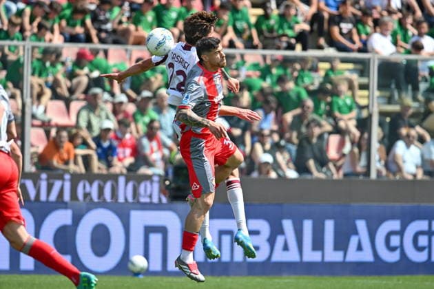 April 19, 2026, Cremona, Italy: Torino s Cesare Casadei (L) and Cremonese s Martin Payero in action during the Italian Serie A soccer match between Cremonese vs Torino FC at the Giovanni Zini stadium in Cremona, Italy, 19 April 2026. ANSA Serie A - Cremonese Vs Torino  - ZUMAa110 20260419_zaf_a110_016 Copyright: xAlessioxTarpinix