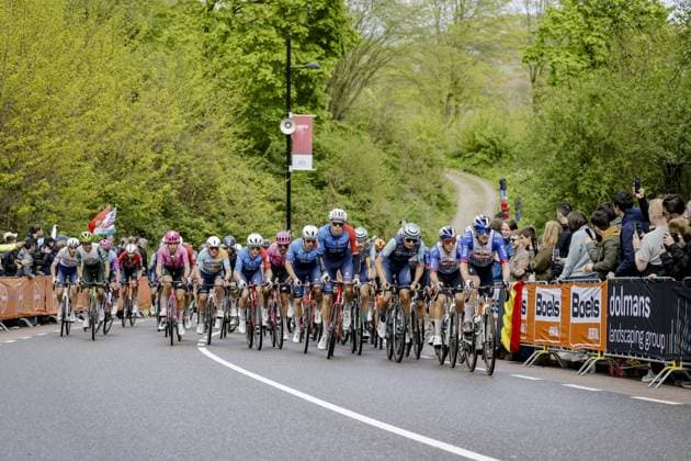 VALKENBURG - The men s peloton in action during the first lap on the Cauberg at the 2026 Amstel Gold Race in Valkenburg. VINCENT JANNINK ANP xVIxANPxSportx xxANPxIVx 556204982 originalFilename: 556204982.jpg