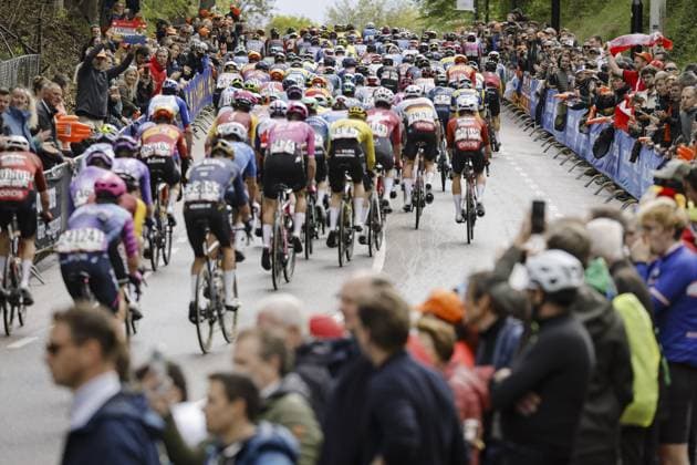 VALKENBURG - The men s peloton in action during the first lap on the Cauberg at the 2026 Amstel Gold Race in Valkenburg. VINCENT JANNINK ANP xVIxANPxSportx xxANPxIVx 556204991 originalFilename: 556204991.jpg