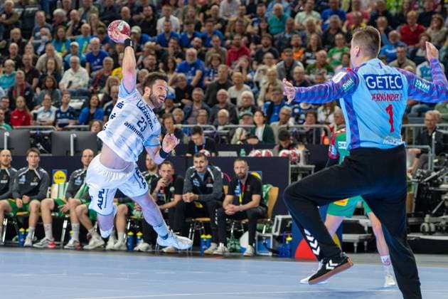 Tim Suton, Back TBV Lemgo Lippe 23 , Sergey Hernandez Ferrer, Goalkeeper, SC Magdeburg 1 , TBV Lemgo Lippe SC Magdeburg, DHB Pokal Maenner, Herren, 6 Spieltag, Spiel um Platz 3, Daikin HBL, Lidl Final 4, 19 04 2026 Köln NRW Germany Copyright: xkolbert-press MartinxWdziecznyx