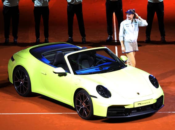 19 04 2026, Germany, Stuttgart, Porsche Tennis Grand Prix 2026, Final, winner Elena Rybakina KAZ cheers, cheering with winning car, car Porsche 911 Carrera S