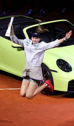 19 04 2026, Germany, Stuttgart, Porsche Tennis Grand Prix 2026, final, winner Elena Rybakina KAZ cheers, cheers with trophy, jumps jubilantly into the air