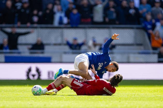 Football - FA Premier League - Everton FC v Liverpool FC LIVERPOOL, ENGLAND - Sunday, April 19, 2026: Liverpool s Dominik Szoboszlai and Everton s Iliman Ndiaye tackle each other during the FA Premier League match between Everton FC and Liverpool FC, the 248th Merseyside Derby, at Bramley-Moore Dock. (Photo by David Rawcliffe Propaganda) LIVERPOOL Bramley-Moore Dock MERSEYSIDE ENGLAND  Copyright: xDavidxRawcliffex P2026-04-19-Everton_Liverpool-97