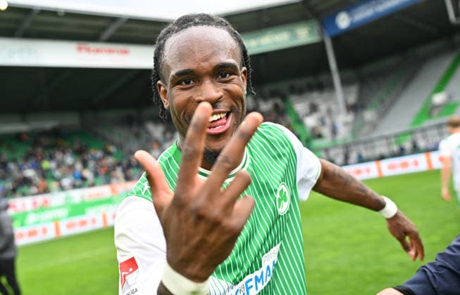 19.04.2026 - Fussball - Saison 2025 2026 - 2. Fussball - Bundesliga - 30. Spieltag: SpVgg Greuther Fürth ( Kleeblatt ) - SV Darmstadt 98 ( Lilien ) - Sportfoto Zink - xwoxzix - DFL regulations prohibit any use of photographs as image sequences and or quasi-video - only for editorial use - Noel Futkeu (9, SpVgg Greuther Fürth ) Jubel Freude nach Spielende - DREI TORE DREI PUNKTE *** 19 04 2026 Soccer Season 2025 2026 2 Soccer Bundesliga 30 Matchday SpVgg Greuther Fürth Kleeblatt SV Darmstadt 98 Lilien Sportfoto Zink xwoxzix DFL regulations prohibit any use of photographs as image sequences and or quasi video only for editorial use Noel Futkeu 9, SpVgg Greuther Fürth Jubel Freude nach Spielende DREI TORE DREI PUNKTE