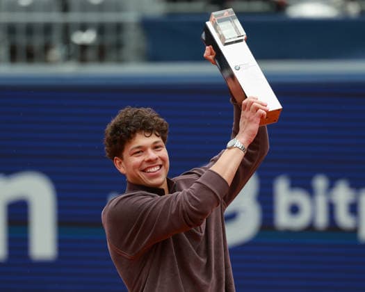 Winner Ben Shelton with the cup, trophy, award ceremony, Presentation Tennis BMW Open 2026 ATP 500 MTTC Iphitos Munich Bavaria Germany April 19, 2026 Copyright: xJuergenxHasenkopfx
