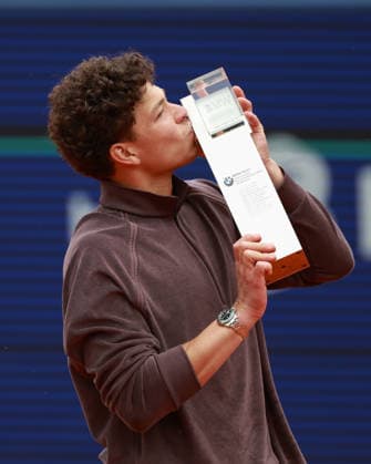 Winner Ben Shelton with the cup, trophy, award ceremony, Presentation Tennis BMW Open 2026 ATP 500 MTTC Iphitos Munich Bavaria Germany April 19, 2026 Copyright: xJuergenxHasenkopfx