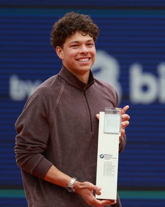Winner Ben Shelton with the cup, trophy, award ceremony, Presentation Tennis BMW Open 2026 ATP 500 MTTC Iphitos Munich Bavaria Germany April 19, 2026 Copyright: xJuergenxHasenkopfx