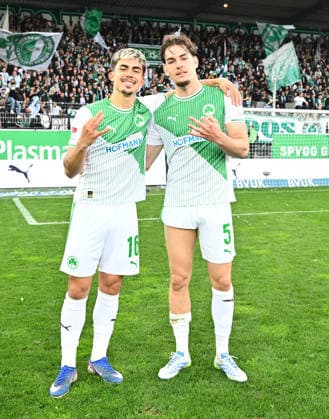 19 04 2026 Soccer Season 2025 2026 2 Soccer Bundesliga 30 Matchday SpVgg Greuther Fürth Kleeblatt SV Darmstadt 98 Lilien Sportfoto Zink xwoxzix DFL regulations prohibit any use of photographs as image sequences and or quasi video only for editorial use Aaron Keller 16, SpVgg Greuther Fürth Reno Münz Muenz 5, SpVgg Greuther Fürth Posing after the end of the match