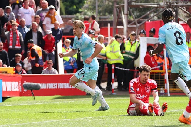 Nottingham Forest v Burnley, Premier League Zian Flemming of Burnley celebrates his opening goal making it 1-0 during the Nottingham Forest v Burnley Premier League match at the City Ground, West Bridgford, England on 19 April 2026 Credit: Ryan Crockett Every Second Media Editorial use only. All images are copyright Every Second Media Limited. No images may be reproduced without prior permission. All rights reserved. Premier League and Football League images are subject to licensing agreements with Football DataCo Limited. see https: www.football-dataco.com Copyright: xIMAGO EveryxSecondxMediax ESM-1916-0044 RyanxCrockettx xEveryxSecondxMediax