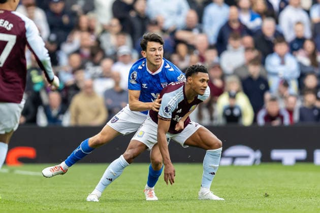 Aston Villa v Sunderland, Premier League Aston Villa forward Ollie Watkins (11) battles for possession during the Premier League match between Aston Villa and Sunderland at Villa Park, Birmingham, UK on 19 April 2026. Birmingham Villa Park West Midlands UK Editorial use only DataCo restrictions apply See www.football-dataco.com , Copyright: xManjitxNarotrax PSI-24107-0025