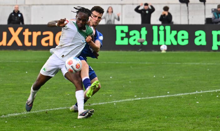 19 04 2026 Soccer Season 2025 2026 2 Soccer Bundesliga 30 Matchday SpVgg Greuther Fürth Kleeblatt SV Darmstadt 98 Lilien Sportfoto Zink xwoxzix DFL regulations prohibit any use of photographs as image sequences and or quasi video only for editorial use Noel Futkeu 9, SpVgg Greuther Fürth erzielt Treffer Tor Torschuß zum 3 2 gegen Sergio Lopez 2, SV Darmstadt 98 D98 SV98