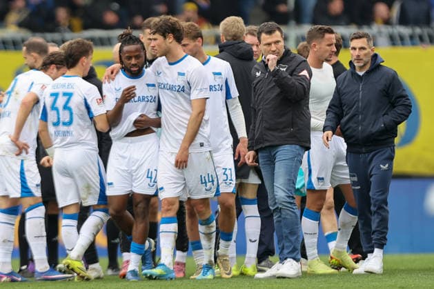 19 04 2025, xtgx, Soccer 2 Bundesliga, Eintracht Braunschweig Hertha BSC Berlin v l Benjamin Weber Hertha, Sports Director , Stefan Leitl Hertha, Coach DFL DFB REGULATIONS PROHIBIT ANY USE OF PHOTOGRAPHS as IMAGE SEQUENCES and or QUASI VIDEO Braunschweig