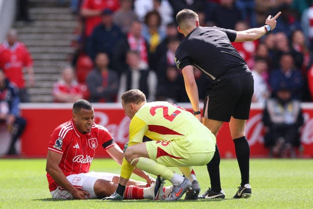 Nottingham Forest v Burnley, Premier League Murillo of Nottingham Forest holds his hamstring in agony during the Nottingham Forest v Burnley Premier League match at the City Ground, West Bridgford, England on 19 April 2026 Credit: Ryan Crockett Every Second Media Editorial use only. All images are copyright Every Second Media Limited. No images may be reproduced without prior permission. All rights reserved. Premier League and Football League images are subject to licensing agreements with Football DataCo Limited. see https: www.football-dataco.com Copyright: xIMAGO EveryxSecondxMediax ESM-1916-0064 RyanxCrockettx xEveryxSecondxMediax