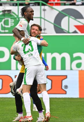 19 04 2026 Soccer Season 2025 2026 2 Soccer Bundesliga 30 Matchday SpVgg Greuther Fürth Kleeblatt SV Darmstadt 98 Lilien Sportfoto Zink MeZi xmexzix DFL regulations prohibit any use of photographs as image sequences and or quasi video only for editorial use Jubel Freude nach Spielende bei Noel Futkeu 9, SpVgg Greuther Fürth Jannik Dehm 23, SpVgg Greuther Fürth Pelle Boevink 26, SpVgg Greuther Fürth