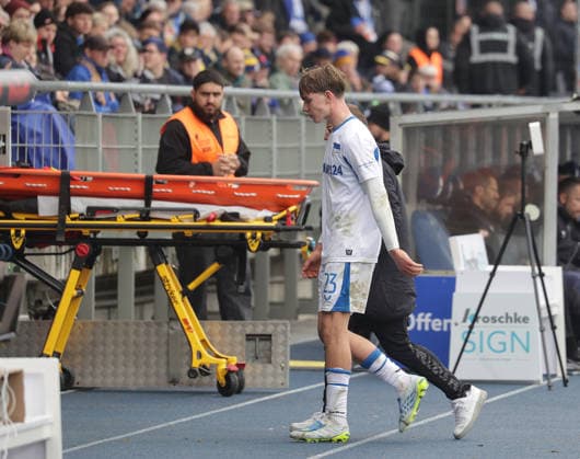 Red card Kennt Eichhorn Hertha BSC Berlin Football, Men, Season 2025 2026 2 BL, Eintracht Stadion, Eintracht Braunschweig vs Hertha BSC Berlin 1 1 DFL REGULATIONS PROHIBIT ANY USE OF PHOTOGRAPHS AS IMAGE SEQUENCES AND OR QUASI VIDEO
