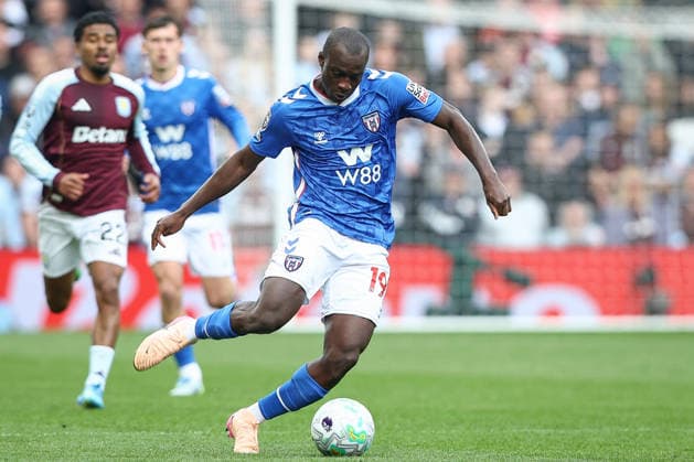 Aston Villa v Sunderland, Premier League Habib Diarra of Sunderland during the Aston Villa v Sunderland Premier League match at Villa Park, Birmingham, England on 19 April 2026 Credit: Ian Stephen Every Second Media Editorial use only. All images are copyright Every Second Media Limited. No images may be reproduced without prior permission. All rights reserved. Premier League and Football League images are subject to licensing agreements with Football DataCo Limited. see https: www.football-dataco.com Copyright: xIMAGO EveryxSecondxMediax ESM-1927-0013 IanxStephenx xEveryxSecondxMediax
