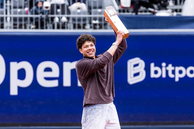 MUNICH, GERMANY - APRIL 19: BMW Open winner Ben Shelton (USA) during the trophy ceremony of the BMW Open by Bitpanda Singles match between Flavio Cobolli (ITA) vs Ben Shelton (USA) at MTTC Iphitos on April 19, 2026 in Munich, Germany. Bavaria Germany Copyright: xSteffiexWunderlx