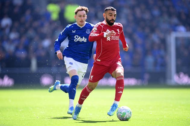 Everton v Liverpool, Premier League Mohamed Salah of Liverpool runs with the ball during the Everton v Liverpool Premier League match at the Hill Dickinson Stadium, Liverpool, England on 19 April 2026 Credit: Ben Roberts Every Second Media Editorial use only. All images are copyright Every Second Media Limited. No images may be reproduced without prior permission. All rights reserved. Premier League and Football League images are subject to licensing agreements with Football DataCo Limited. see https: www.football-dataco.com Copyright: xIMAGO EveryxSecondxMediax ESM-1928-0035 BenxRobertsx xEveryxSecondxMediax