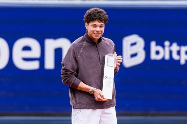 MUNICH, GERMANY - APRIL 19: BMW Open winner Ben Shelton (USA) during the trophy ceremony of the BMW Open by Bitpanda Singles match between Flavio Cobolli (ITA) vs Ben Shelton (USA) at MTTC Iphitos on April 19, 2026 in Munich, Germany. Bavaria Germany Copyright: xSteffiexWunderlx