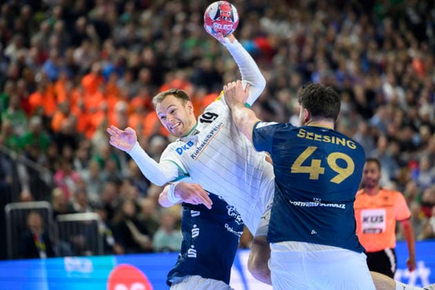 l r Mathias GIDSEL B , Aron SEESING BHC duel, action final Füchse Berlin B Bergischer HC BHC , on 19 04 2026 Handball DHB Pokal Final4 2026, from 18 04 19 04 2026 in Cologne Germany Â