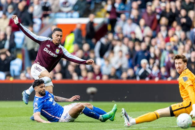 Aston Villa v Sunderland, Premier League GOAL scores 3-1 Aston Villa midfielder Morgan Rogers (27) shoots at goal and scores during the Premier League match between Aston Villa and Sunderland at Villa Park, Birmingham, UK on 19 April 2026. Birmingham Villa Park West Midlands UK Editorial use only DataCo restrictions apply See www.football-dataco.com , Copyright: xManjitxNarotrax PSI-24107-0035
