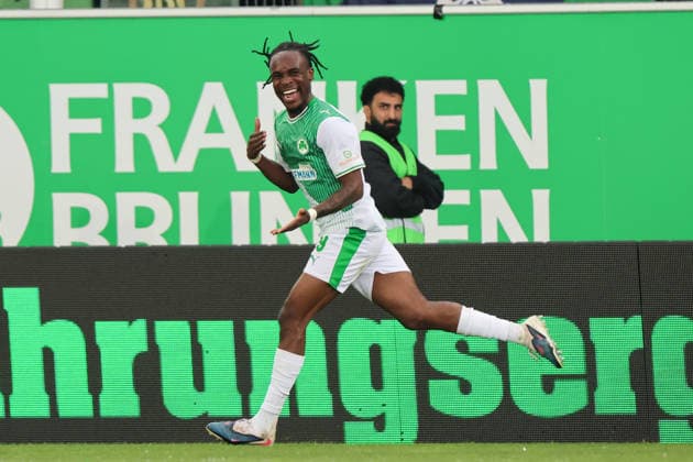 Fürth, Deutschland: 19. April 2026 - 2. Bundesliga - 30. Spieltag - SpVgg Greuther Fürth vs. SV Darmstadt 98 Im Bild: Torschütze Noel Futkeu (Greuther Fürth) macht das entscheidende Tor zum 3:2 zur Führung für Fürth und jubelt DFL regulations prohibit any use of photographs as image sequences and or quasi-video. *** Fürth, Germany 19 April 2026 2 Bundesliga 30 Matchday SpVgg Greuther Fürth vs SV Darmstadt 98 In the picture Goalscorer Noel Futkeu Greuther Fürth scores the decisive goal to give Fürth a 3 2 lead and cheers DFL regulations prohibit any use of photographs as image sequences and or quasi video Copyright: HMBxMedia MadeleinexFantini