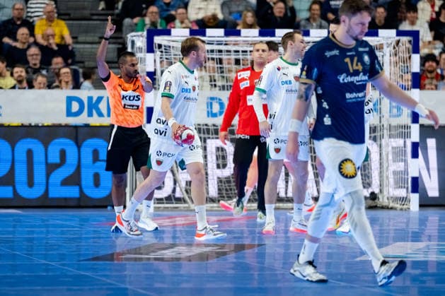 Cologne, 19 04 2026, Handball, Men, Lidl Final4, DHB Pokal, Final, Füchse Berlin Bergischer HC 2 minutes time penalty for Max Darj Füchse Berlin, 5 Köln Lanxess Arena NRW Germany