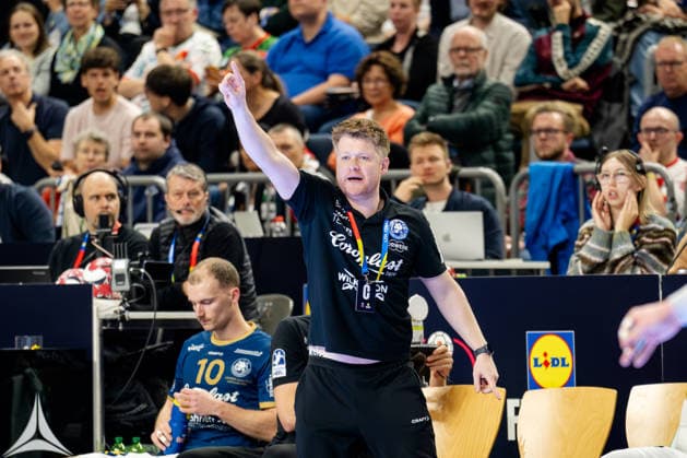Cologne, 19 04 2026, Handball, Men, Lidl Final4, DHB Cup, Final, Füchse Berlin Bergischer HC Markus Pütz Bergischer HC gives instructions Cologne Lanxess Arena NRW Germany