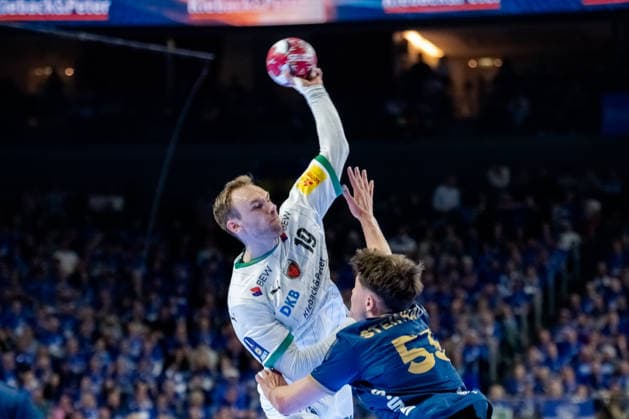 Cologne, 19 04 2026, Handball, Men, Lidl Final4, DHB Pokal, Final, Füchse Berlin Bergischer HC Mathias Gidsel Füchse Berlin, 19 throwing from the back against Sören Steinhaus Bergischer HC, 53 Cologne Lanxess Arena NRW Germany