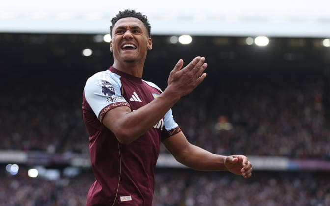 Ollie Watkins of Aston Villa celebrates scoring a goal to make the score 2-1 Aston Villa v Sunderland, Premier League, Football, Villa Park, Birmingham, UK - 19 Apr 2026Birmingham Villa Park United Kingdom EDITORIAL USE ONLY No use with unauthorised audio, video, data, fixture lists, club league logos or live services. Online in-match use limited to 120 images, no video emulation. No use in betting, games or single club league player publications. Copyright: xKieranxMcManus Shutterstockx 16832205ac