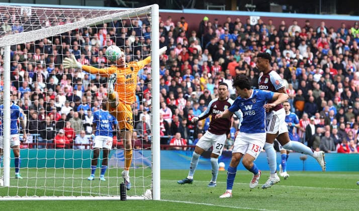 Ollie Watkins of Aston Villa scores a goal to make the score 1-0 Aston Villa v Sunderland, Premier League, Football, Villa Park, Birmingham, UK - 19 Apr 2026Birmingham Villa Park United Kingdom EDITORIAL USE ONLY No use with unauthorised audio, video, data, fixture lists, club league logos or live services. Online in-match use limited to 120 images, no video emulation. No use in betting, games or single club league player publications. Copyright: xKieranxMcManus Shutterstockx 16832205n