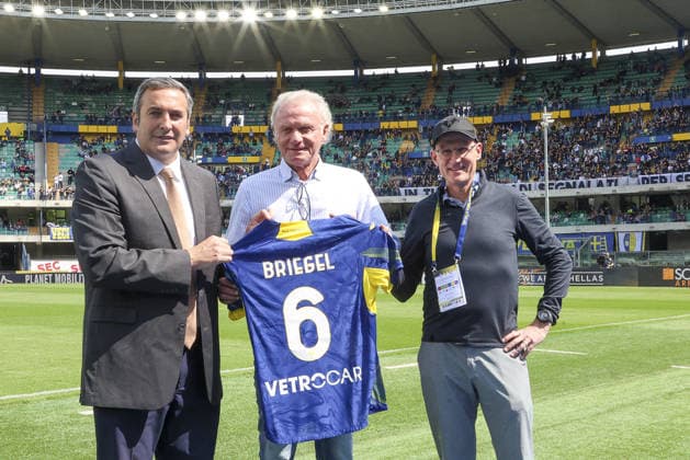 CALCIO - Serie A - Hellas Verona FC vs AC Milan Italo Zanzi Ceo of Hellas Verona FC give to Hans Peter Brigel the shirt before Hellas Verona FC vs AC Milan, 33Â° Serie A Enilive 2025-26 game at Marcantonio Bentegodi stadium in Verona (VR), Italy, on April 19, 2026. Verona Italy  Copyright: xIPAxSport ABACAx