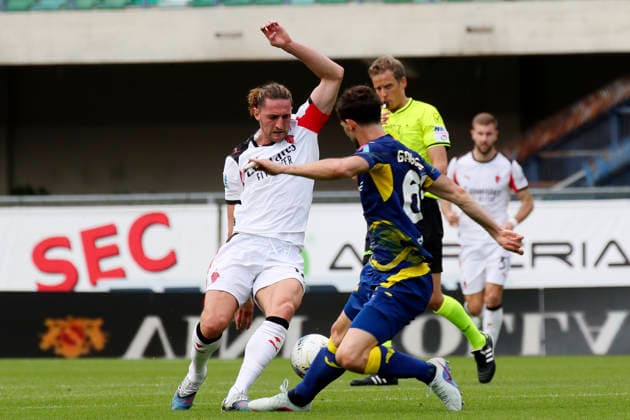 AC Milan s Luka Modric the Serie A soccer match between Hellas Verona and A.C. Milan at the Bentegodi Stadium in Verona, north west Italy - Sunday , April 19 , 2026. - Soccer .  Copyright: xPaolaxGarbuio Lapressex