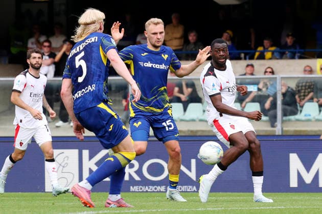 AC Milan s Youssouf Fofana the Serie A soccer match between Hellas Verona and A.C. Milan at the Bentegodi Stadium in Verona, north west Italy - Sunday , April 19 , 2026. - Soccer .  Copyright: xPaolaxGarbuio Lapressex
